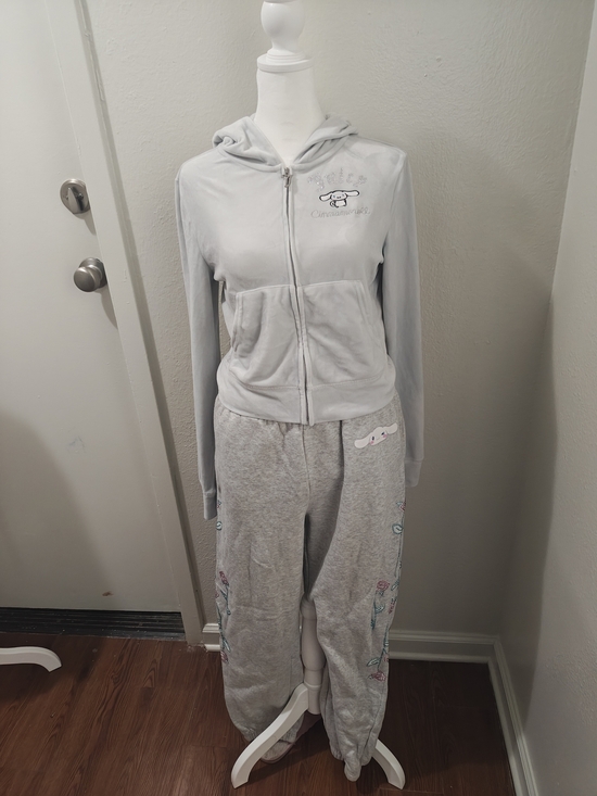 Other - White Hooded Zip Jacket , Shirt and Sweatpants Set with Cinnamonroll Embroidery